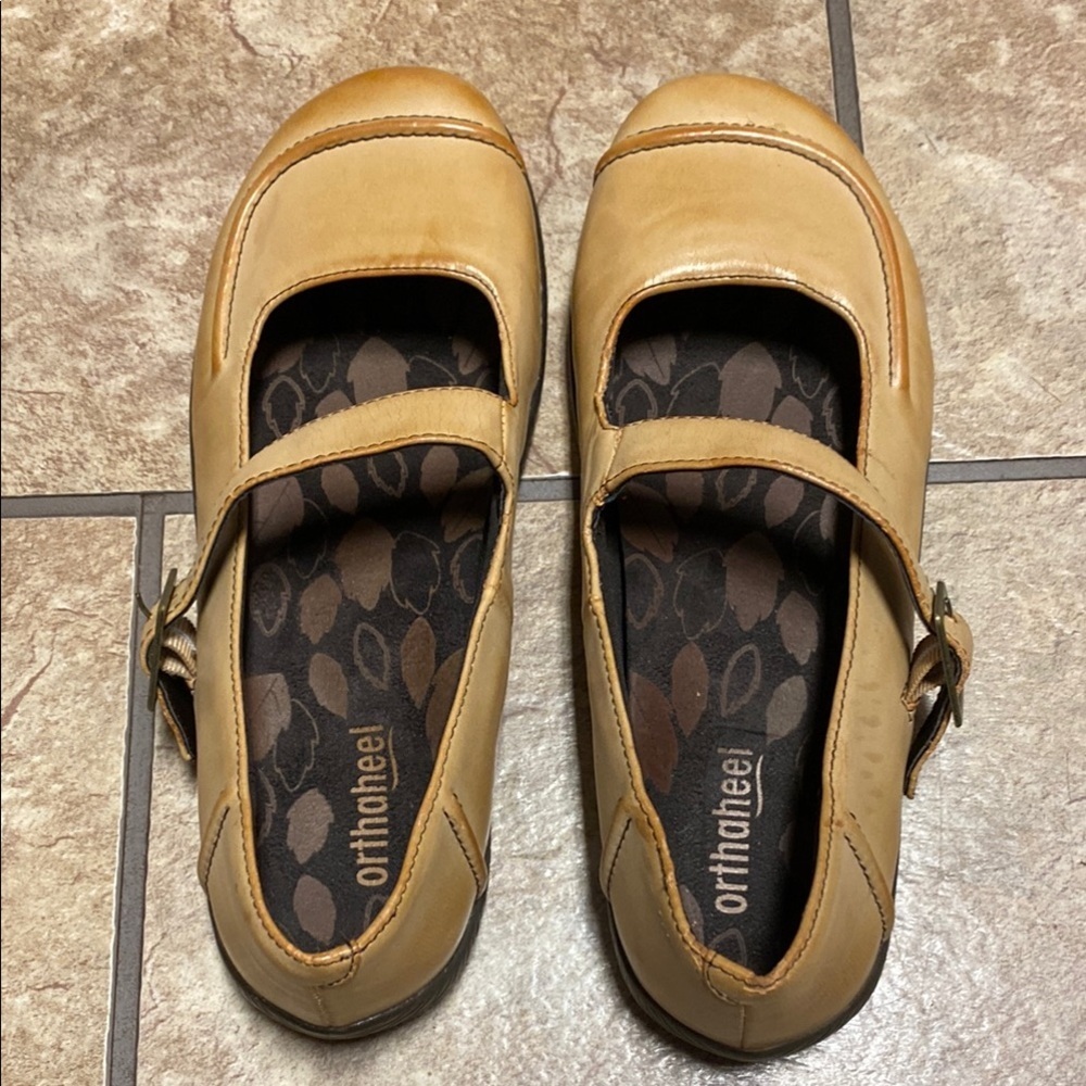 Tan Size 7 1/2 Orthaheel Mary Jane Flats/ Dress Shoes w/Buckle Strap Work Fall